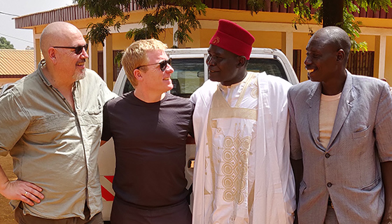 Thore og Henrik med Jeremie Bachirou_web